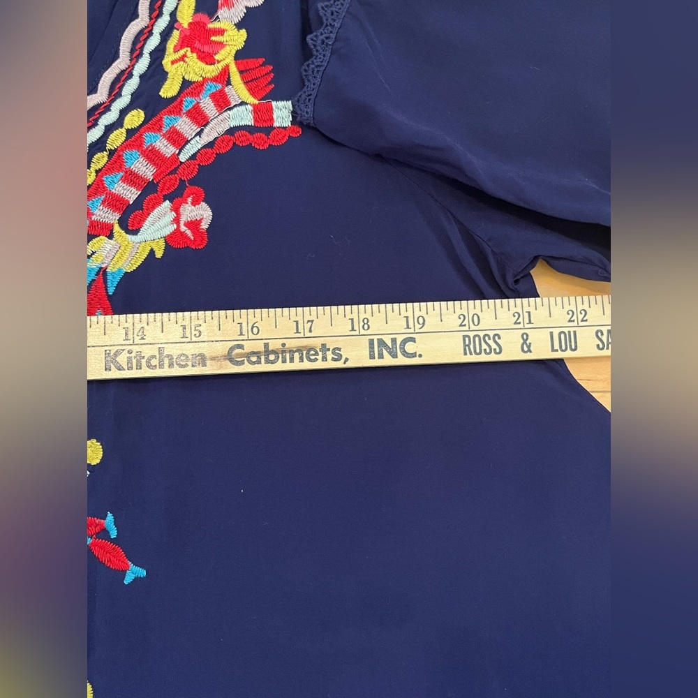 Preowned Solitaire Embroidered V-Neck Tunic Top with Waistband - Navy - Sz L - Picture 9 of 13